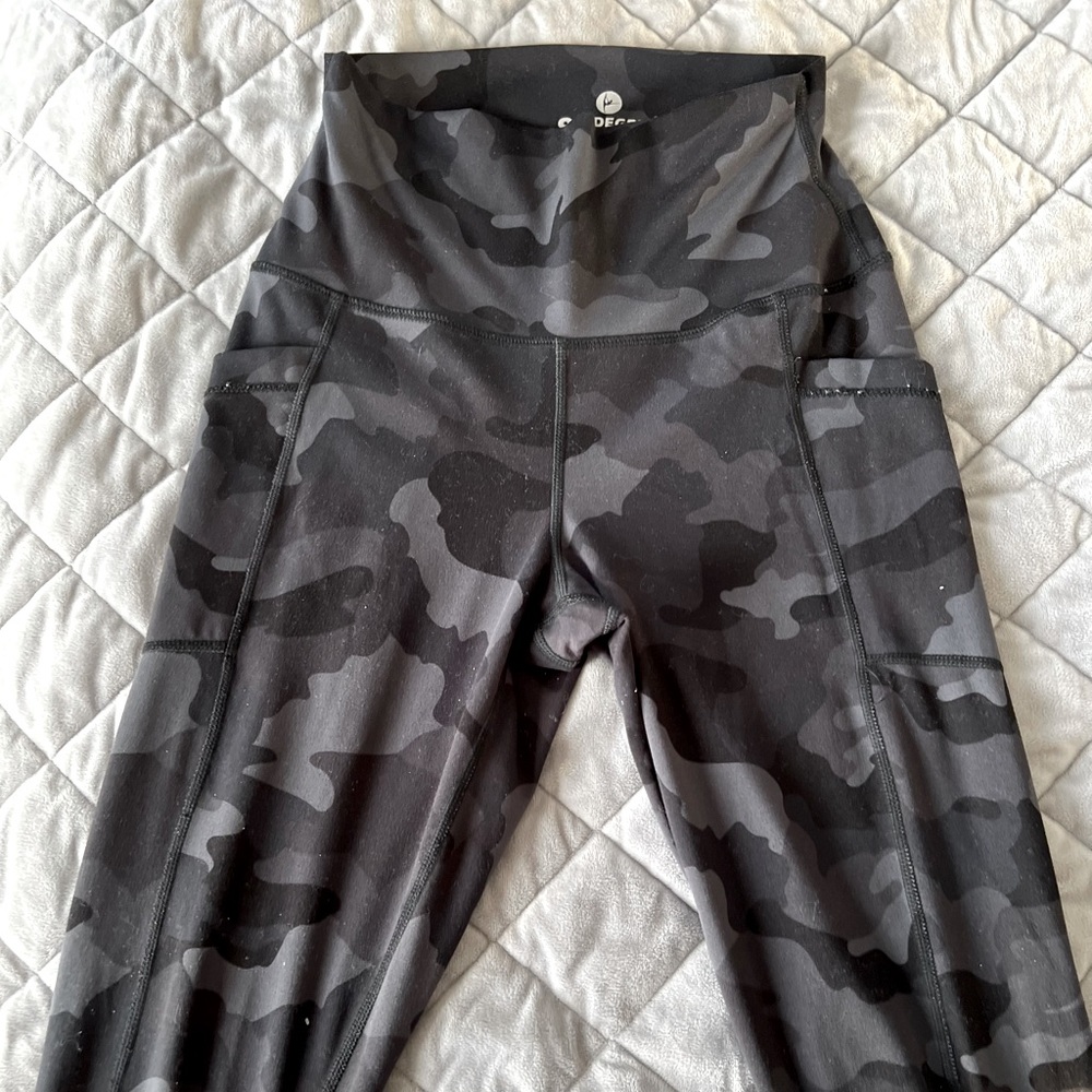 90 Degree By Reflex Women's Black & Gray Camo High-Waist Leggings